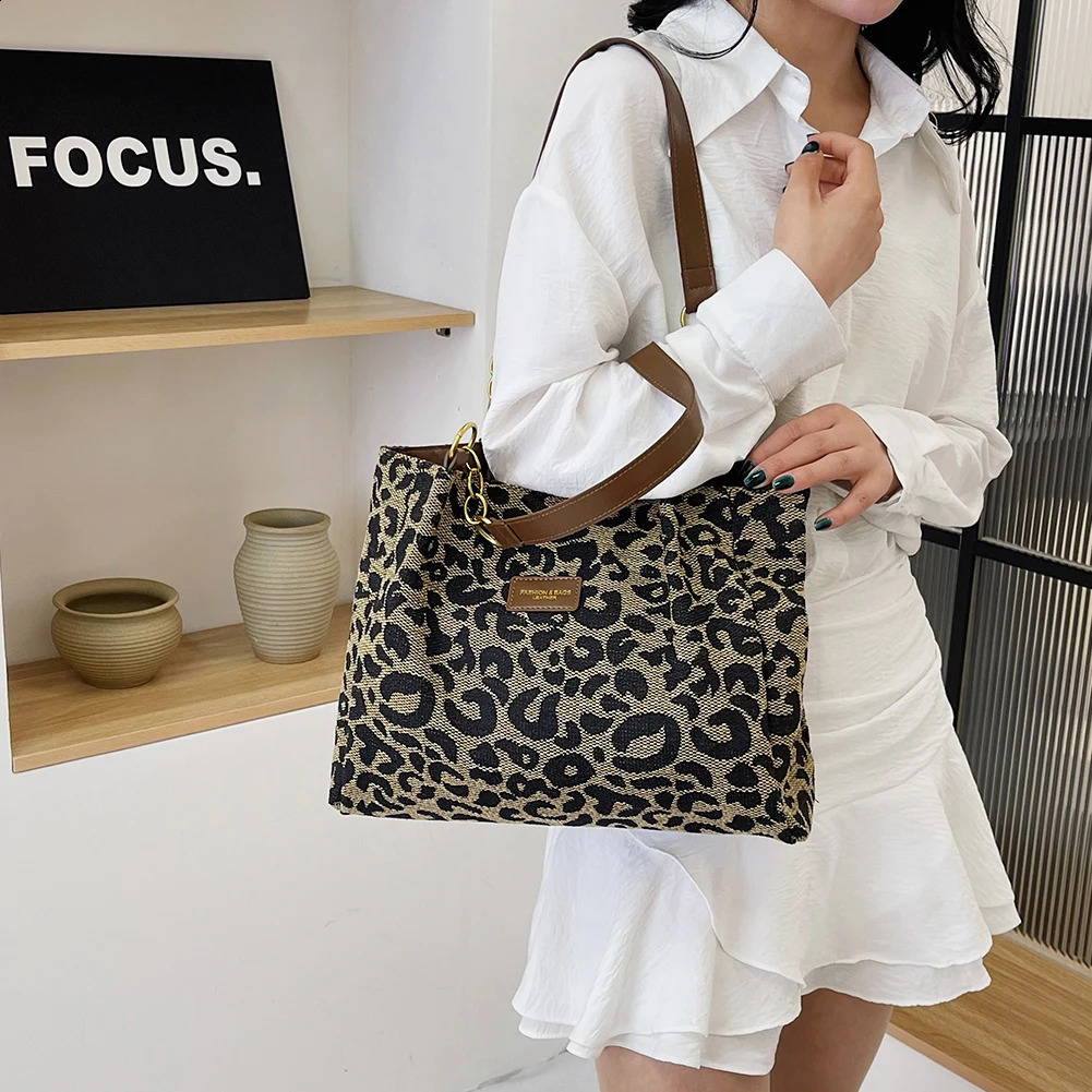 Leopard Print Tote Bag for Women Shoulder Bag Canvas Handbag Purse Multi-Pockets Bag Zipper Female Causal Shopping Bag 241118