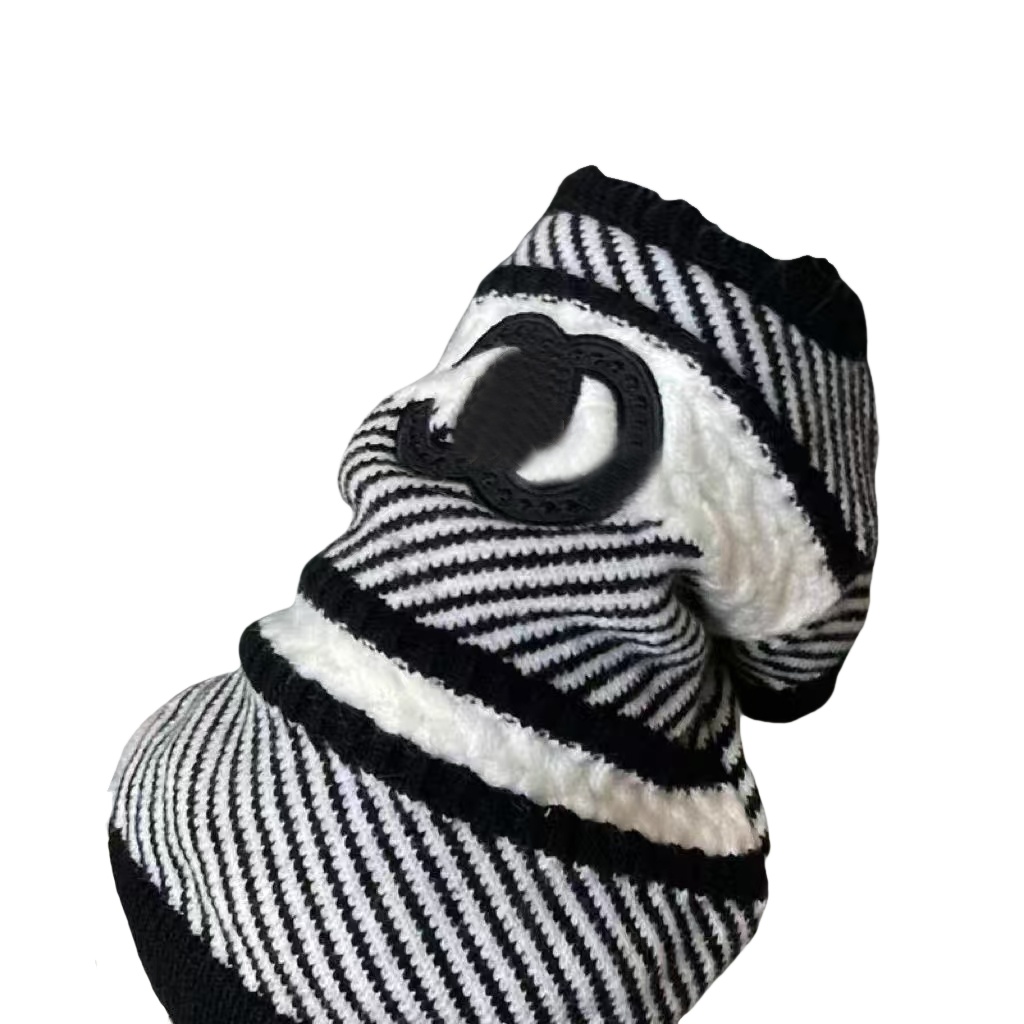 Fashionable Pet Knitted Sweaters Designer Dog Clothing Outdoor Companion Cat Clothes For Small And Medium Dogs