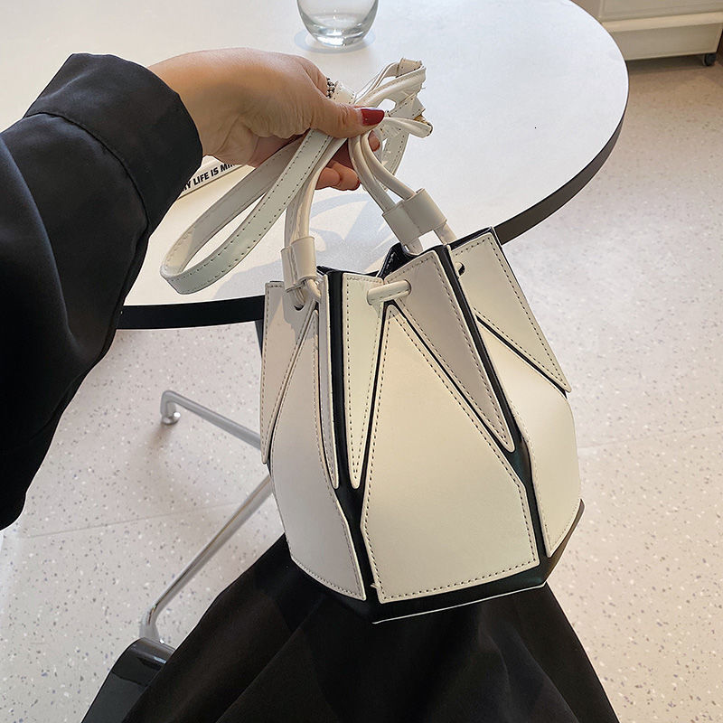 New fashion trend drawstring bucket bag leisure trend high end handbag designer crossbody bag shoulder bag