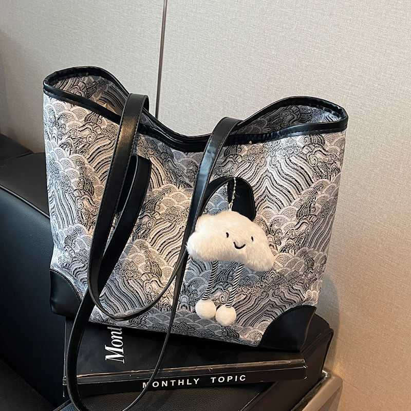 New high end large capacity trend commuting handbag for women s fashion bag fashionable single shoulder women s shopping bag leisure designer bag