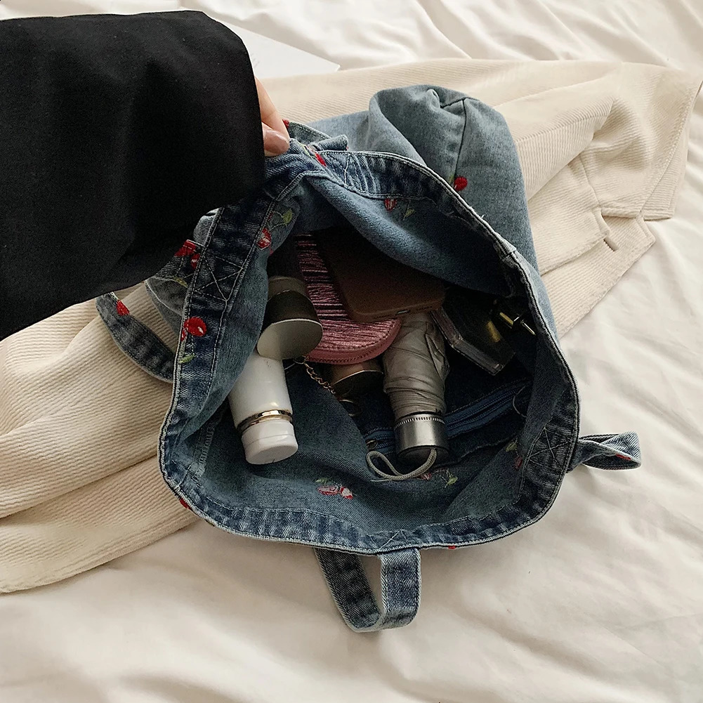 Denim Cherry Tote Bag Women Aesthetic Tote Handbag Purse for Women Cute Retro Shoulder Bag Female Large Capacity Shopping Bag 241118
