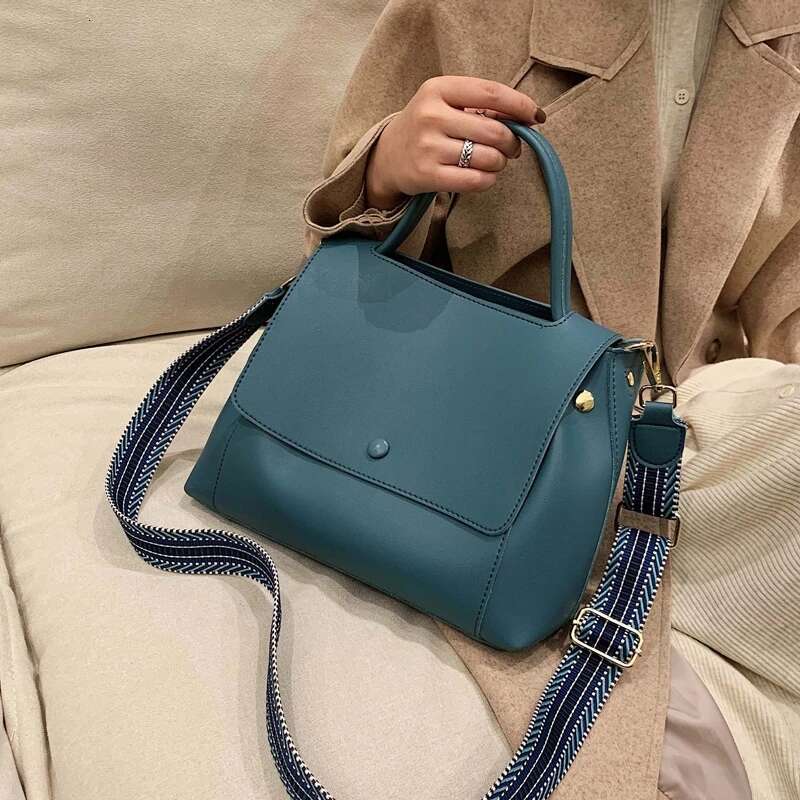 Fashion PU Leather women handbag High capacity 2025 winter Solid Color female Shoulder Crossbody Bag Travel Lady totes blue