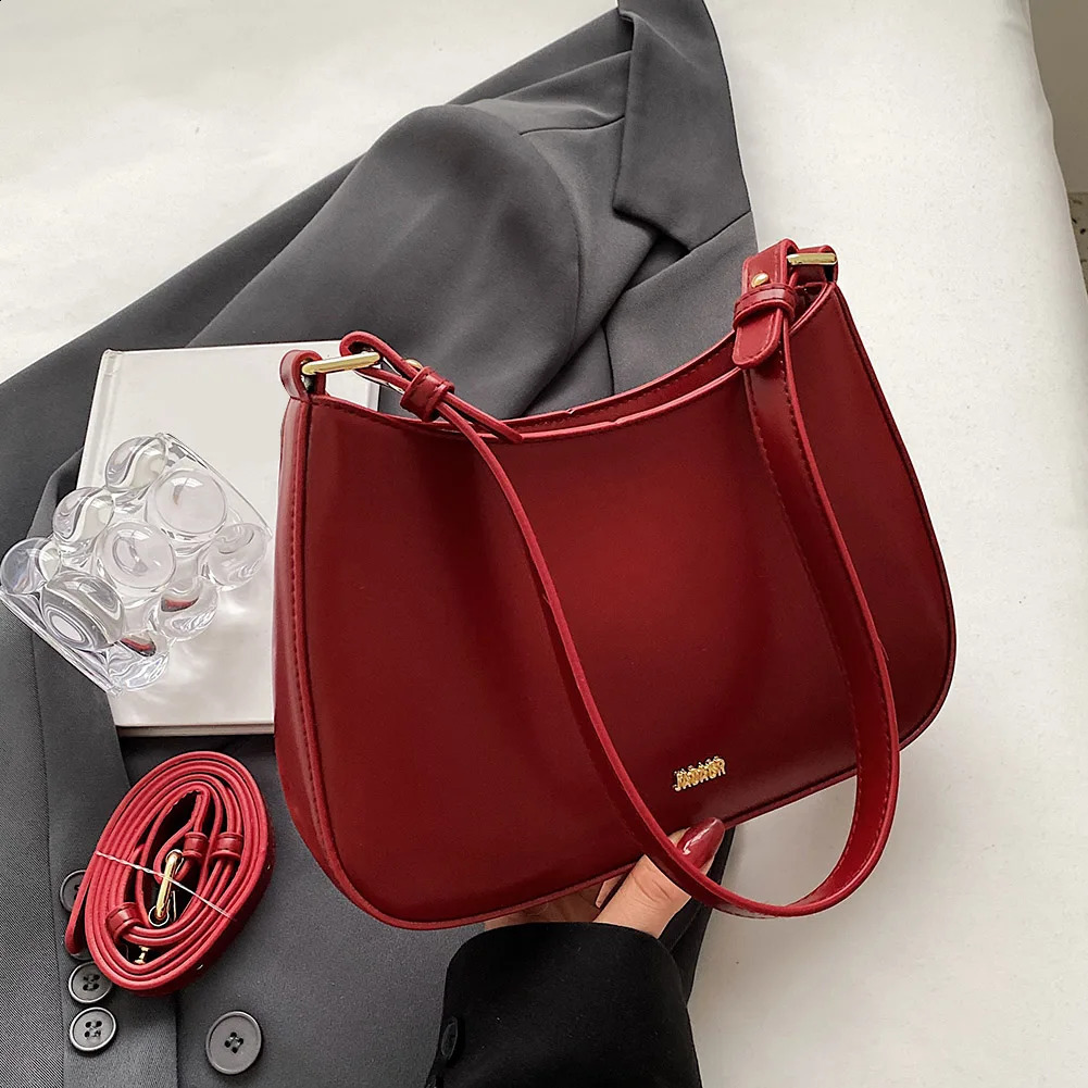 Red Shoulder Bag Women PU Leather Vintage Handbag Purse for Women Fashion Stylish Armpit Bag Vintage Crossbody Messenger Bag 241122