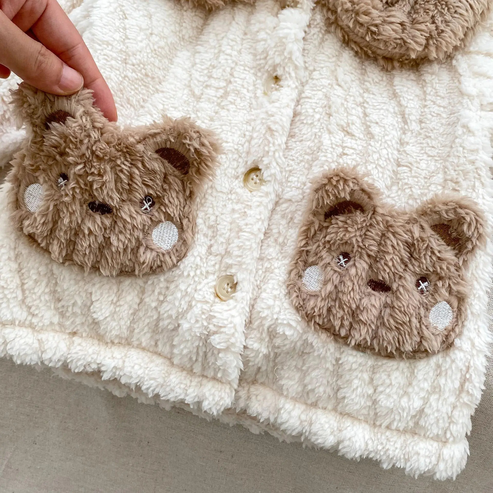 Winter Childrens and Girls Cartoon Pajama Set with Velvet Warmth Baby Girls Family Clothing Childrens Two Piece Pajama Set 241118