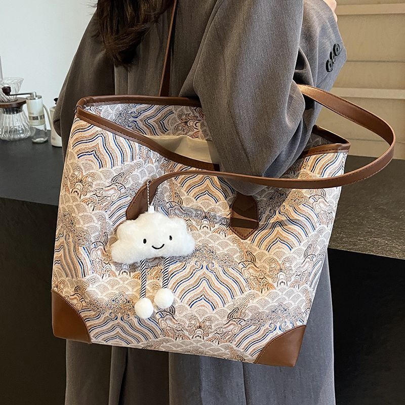 New high end large capacity trend commuting handbag for women s fashion bag fashionable single shoulder women s shopping bag leisure designer bag