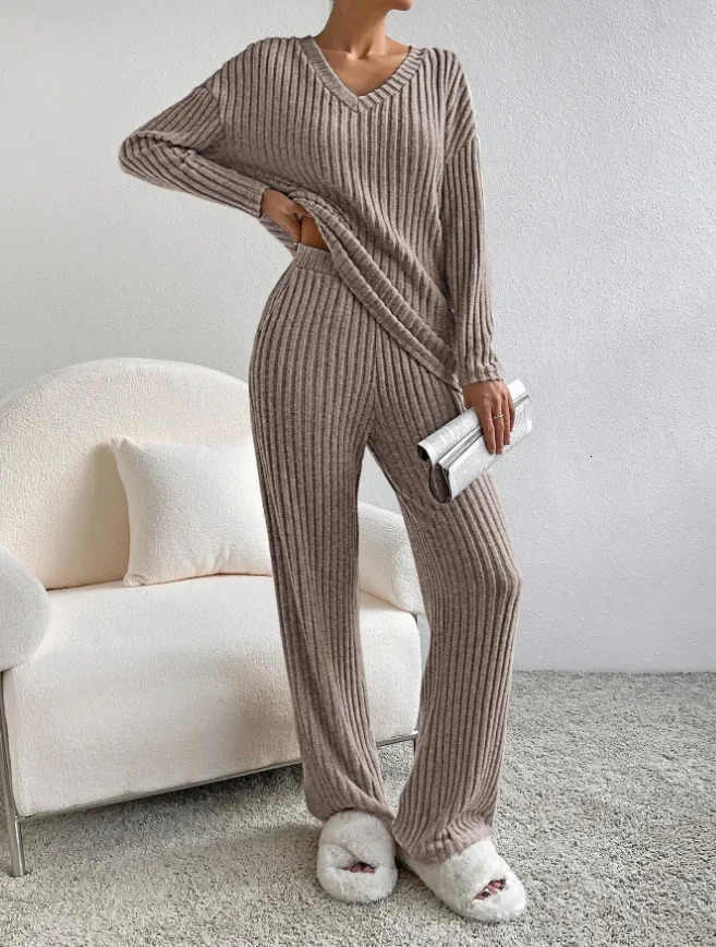Fashionable Casual Womens Knitwear Set Autumn Style Straight-leg Pants Loose-fit V-neck Ribbed Knit Coords 241118