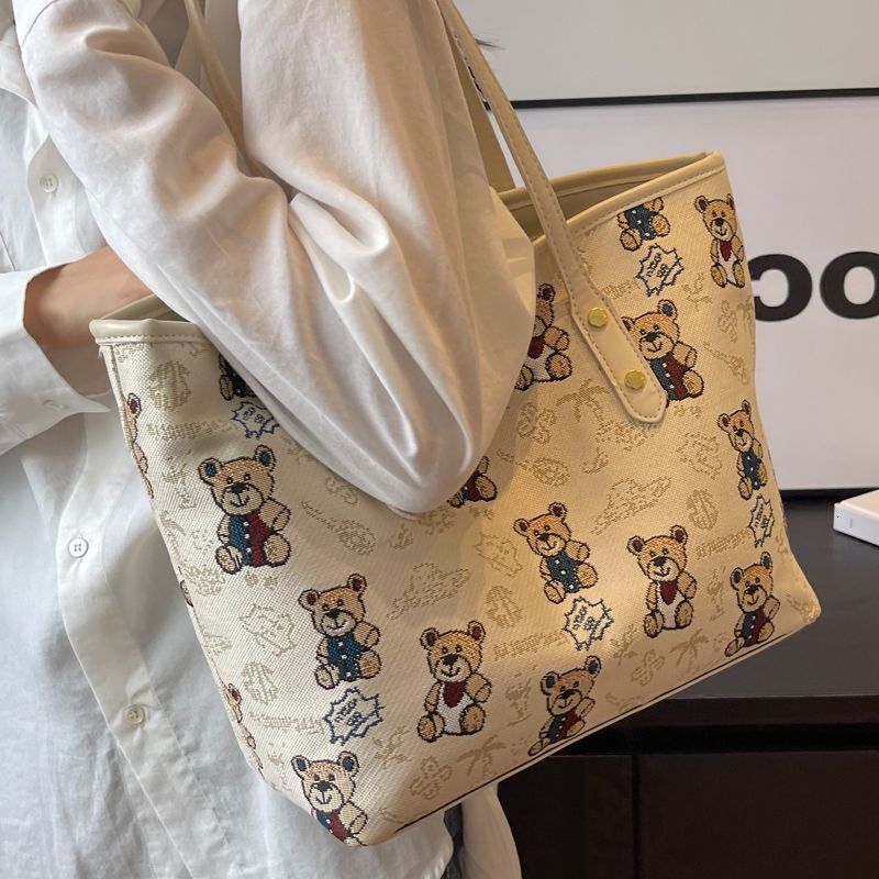 trend Women s Winter New Korean Edition Large Capacity Shoulder leisure Bear Printed Outdoor Handbag Commuter Bag Designer Bag