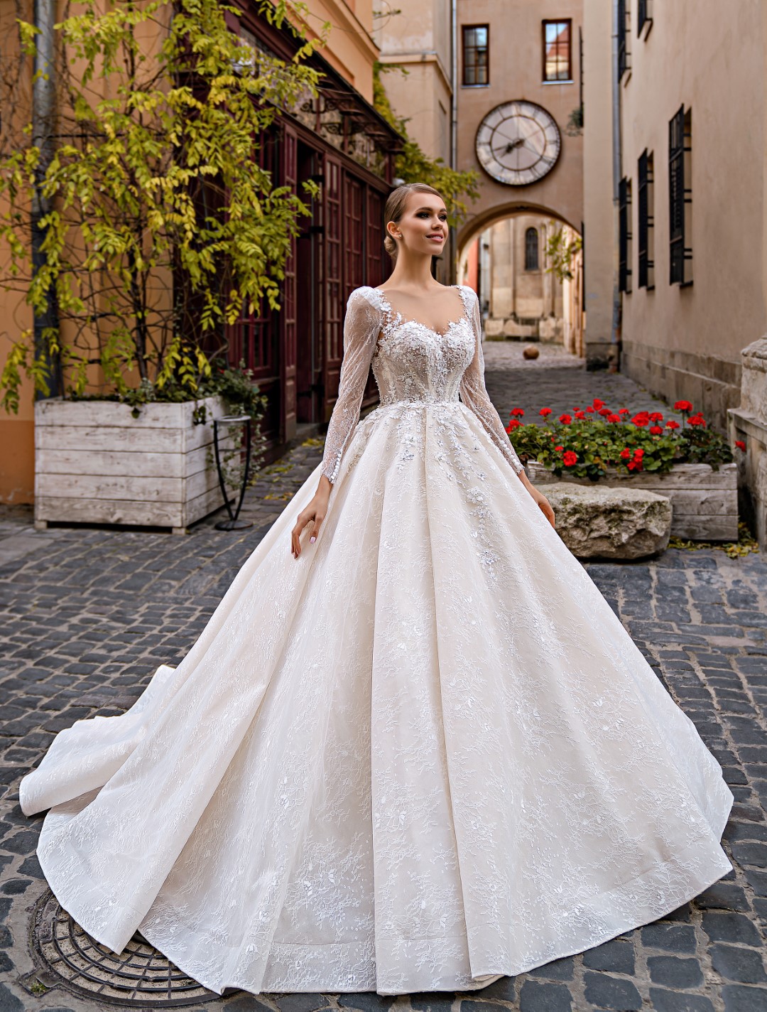 Chic Lace Sheer Neck Ball Gown Wedding Dress Full Sleeves Appliques princess Bridal Gowns Back Covered With Button