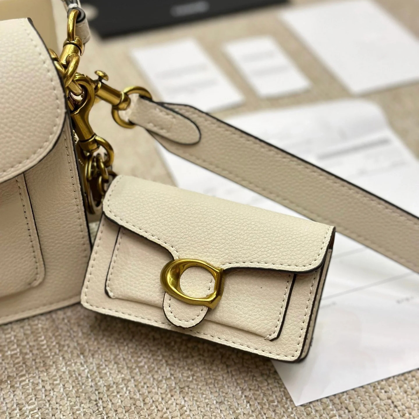 Designer Keychain Glamour Women's Keychain Keychain With Box Stylish Luxury Leather Trim Refreshing Style Keychain Hangings