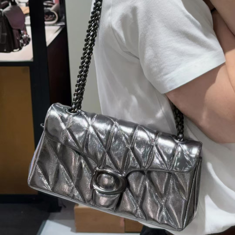 7A Shoulder Bag Woman Fashion Leather Handbag Designer bag Luxury Buckle Tote Metallic Letter Gilt Luminescent bags Clouds Bags with Box