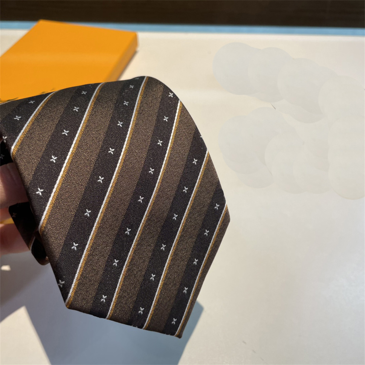 Elegant Woven Silk Tie for Men Jquard Design Handcrafted Necktie for Wedding Business Casual Occasions L250926VAT0