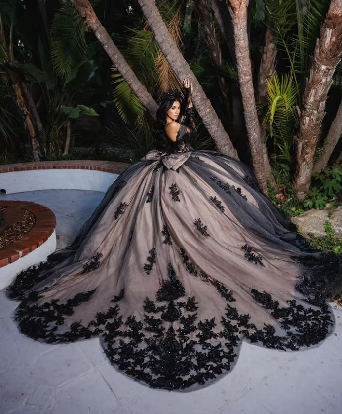 Tulle Quinceanera Dress Off Shoulder Lace Appliques Chapel Train Customised - Delicate Princess Gowns For 2024