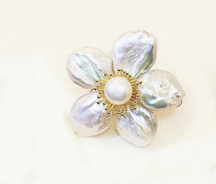 Luxury Baroque Pearl Flower Brooch High-grade Suit Pin Temperament Socialite Accessories