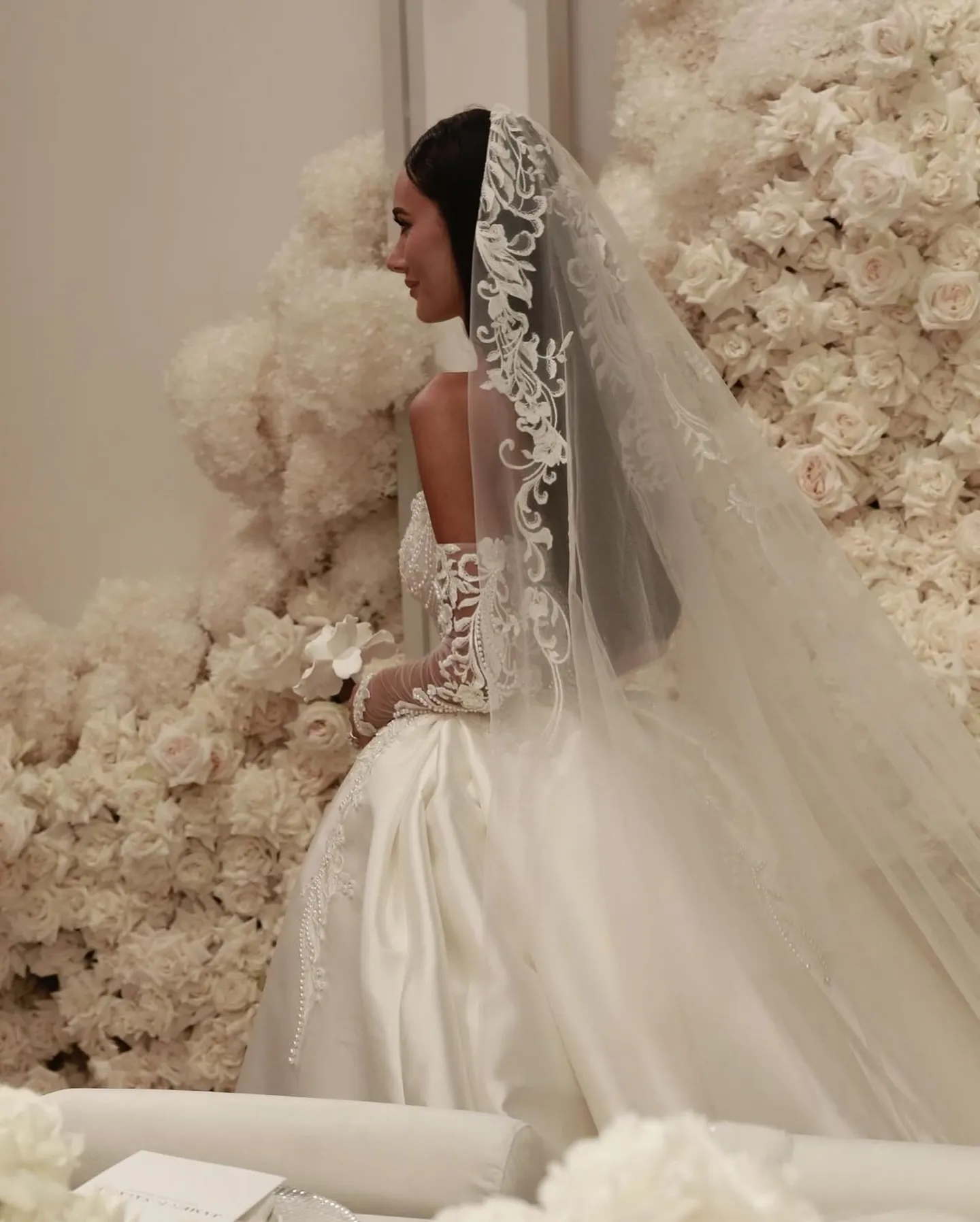 Ball Princess Gown Wedding Dresses Lace Appliques Pearls Beaded Urious Satin Bridal Gowns With Detachable Skirt Chapel Train Strapless Vestido De Novi