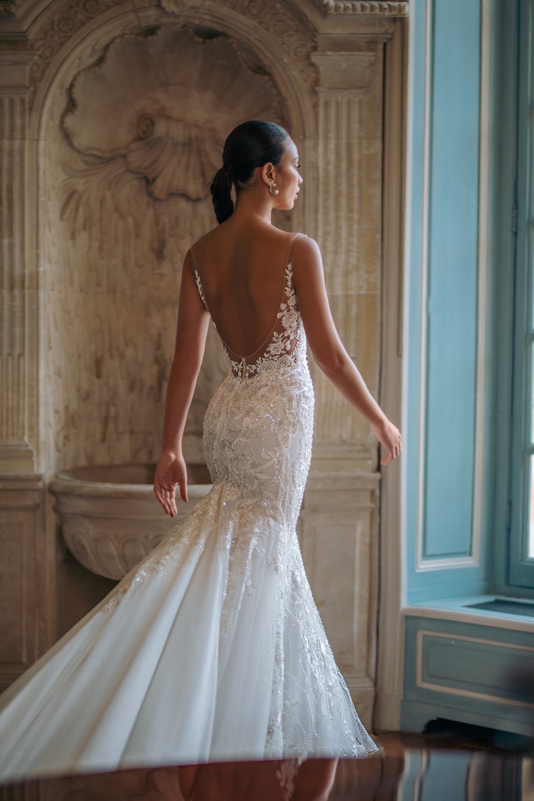 Romantic Beading Pearls Embroidery Lace V-Neck Mermaid Wedding Dress With spaghetti straps Sleeveless Trumpet Bridal Gowns 2024