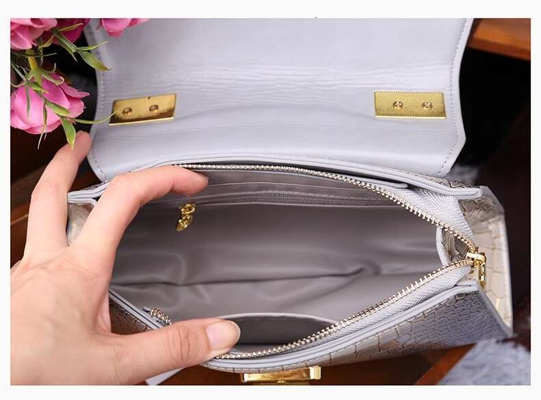 Fashion Genuine Leather Women's Handbags 2025 New Crocodile Pattern Shoulder Messenger Bag Small Portable Saddle Bags