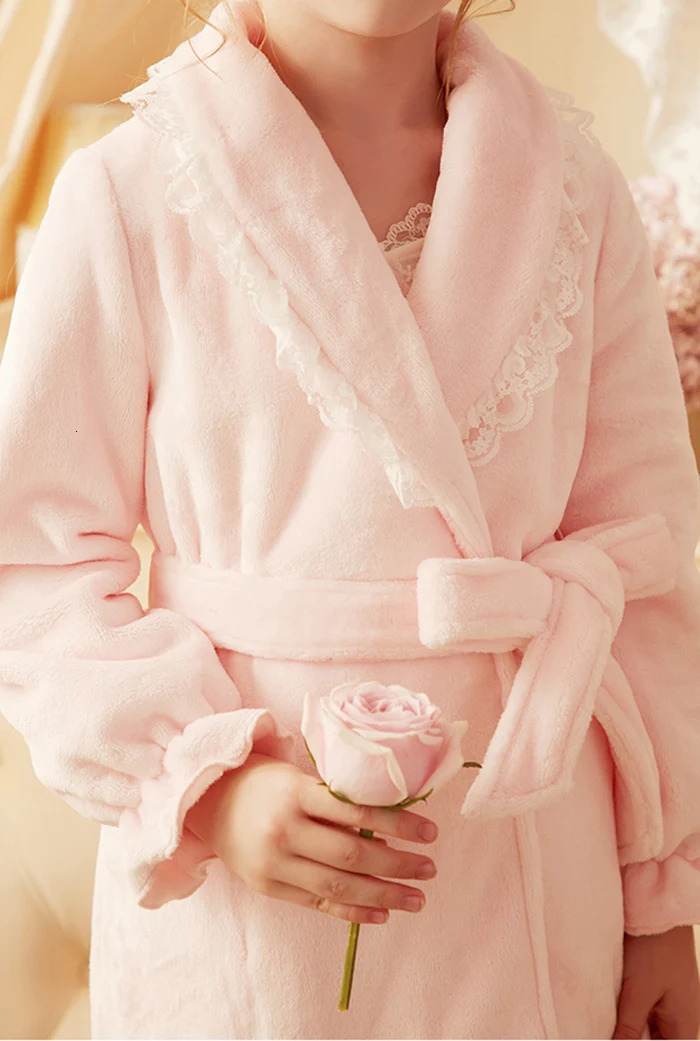 Vintage Preschool Girl Lace Flannel Bathroom Childrens Pajamas Princess Bathrobe Pajamas Childrens clothing 241118