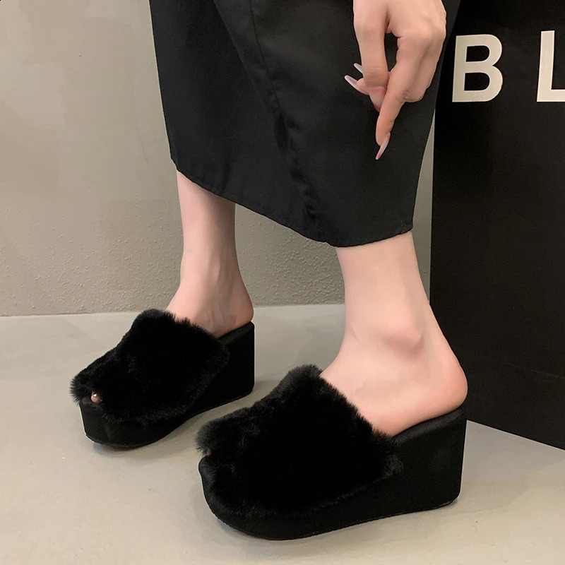 Winter Womens Fashion Fluffy Plush Platform Slippers Womens IndoorOutdoor Wedge Shoes Thick Sole Slippers 241118