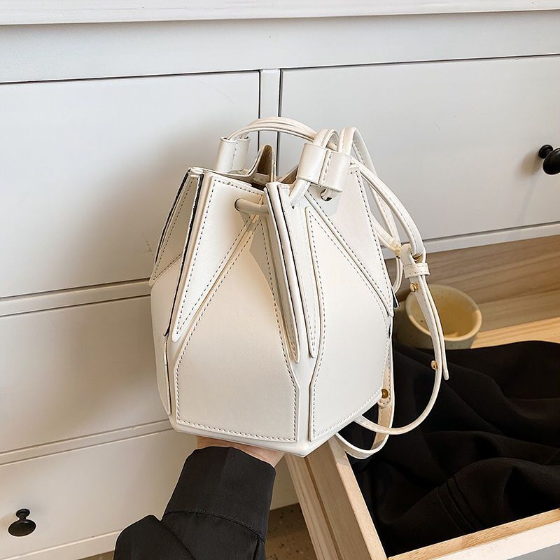 New fashion trend drawstring bucket bag leisure trend high end handbag designer crossbody bag shoulder bag