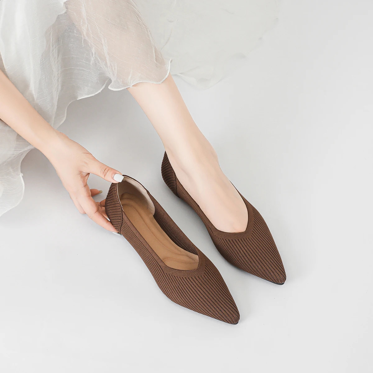 Womens flat shoes with pointed soft knitted sole breathable and comfortable shoes Spring and Autumn model 250305