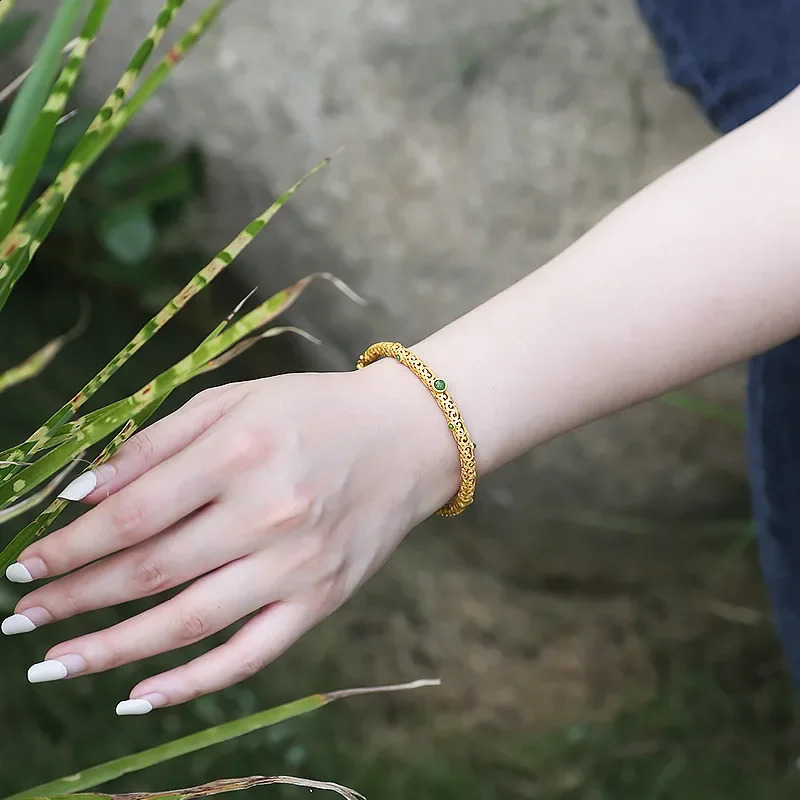 Vintage exquisite carved gold hollow bracelet suitable for women. Traditional Chinese ancient jewelry inlaid with jade bracelet 241119