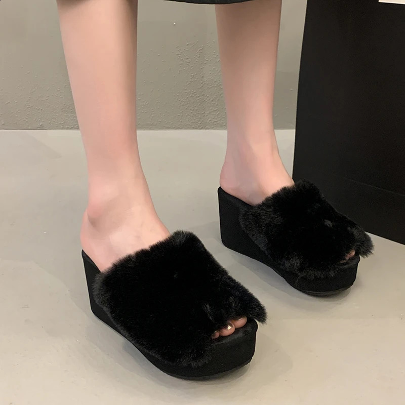 Winter Womens Fashion Fluffy Plush Platform Slippers Womens IndoorOutdoor Wedge Shoes Thick Sole Slippers 241118
