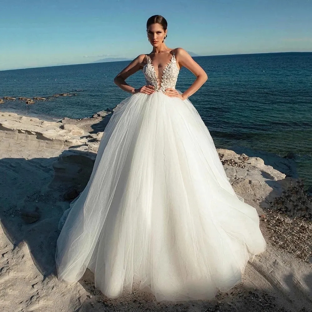 Ball Gown Wedding Dresses Beach Boho Lace Appliqued Straps Modern Princess Puffy Tulle Court Train Sexy Backless Bride Dresses Fashion YD