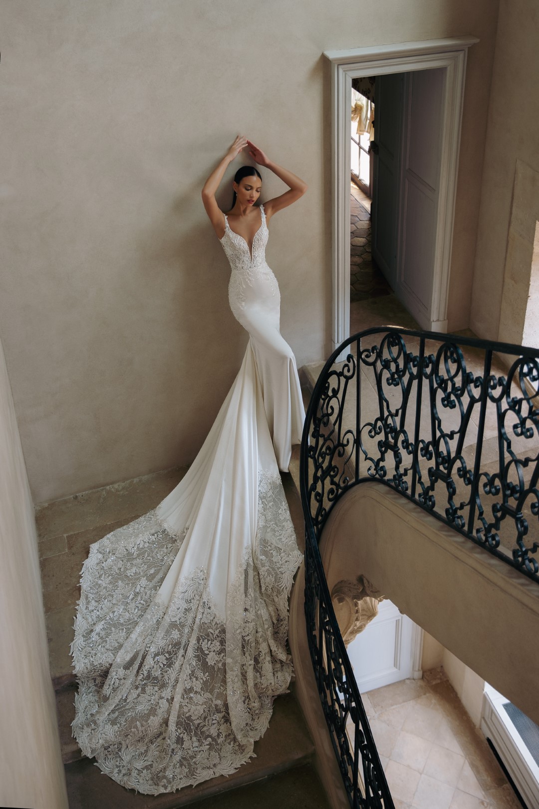Pearls Beauty Beading Embroidery Lace V-Neck Mermaid Wedding Dress With Spaghetti Straps Backless Trumpet Bridal Gowns