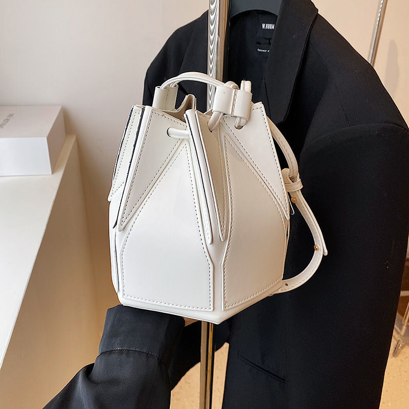 New fashion trend drawstring bucket bag leisure trend high end handbag designer crossbody bag shoulder bag