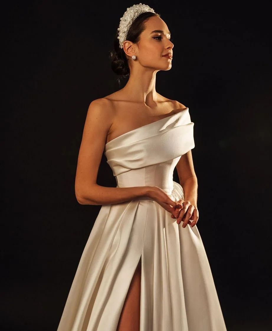One Shoulder Ivory Satin A Line Wedding Dresses Sexy Thigh Split Simple Boho Bridal Gowns Long Court Train Marriage Robes de Mariee YD