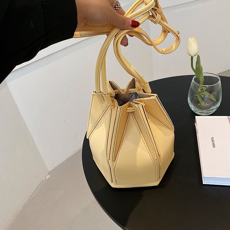 New fashion trend drawstring bucket bag leisure trend high end handbag designer crossbody bag shoulder bag