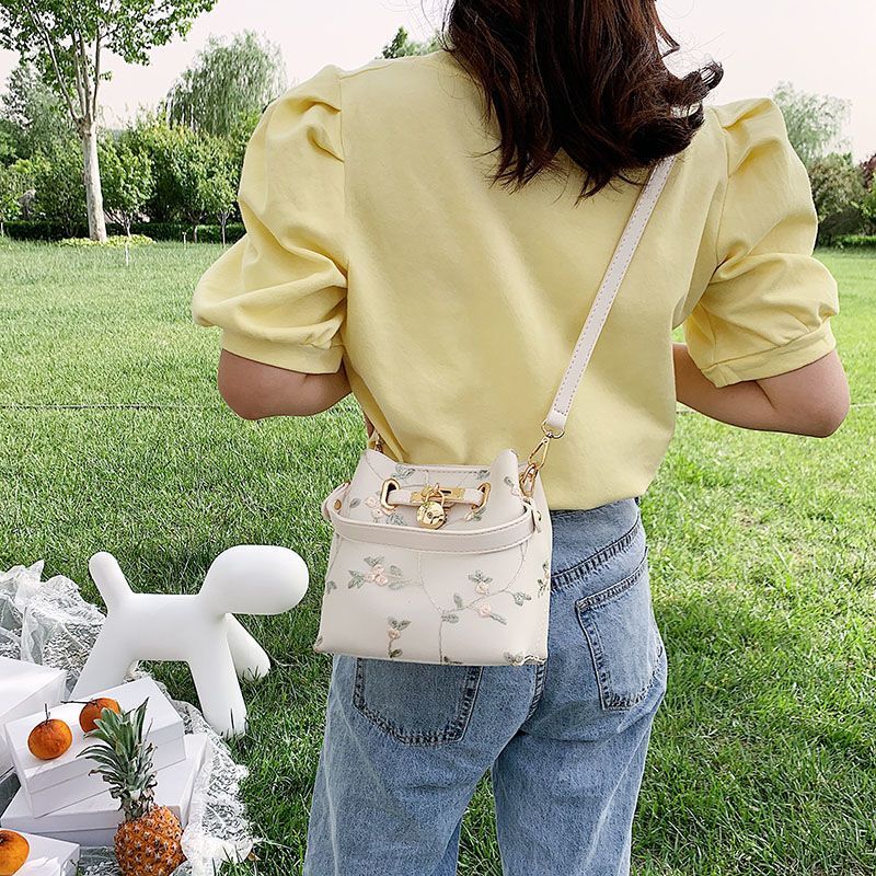 New Fashionable Multi functional Women s trend Embroidered Lace Small Crossbody Bag Fashionable leisure Women s Single Shoulder Bucket Bag Designer Ba