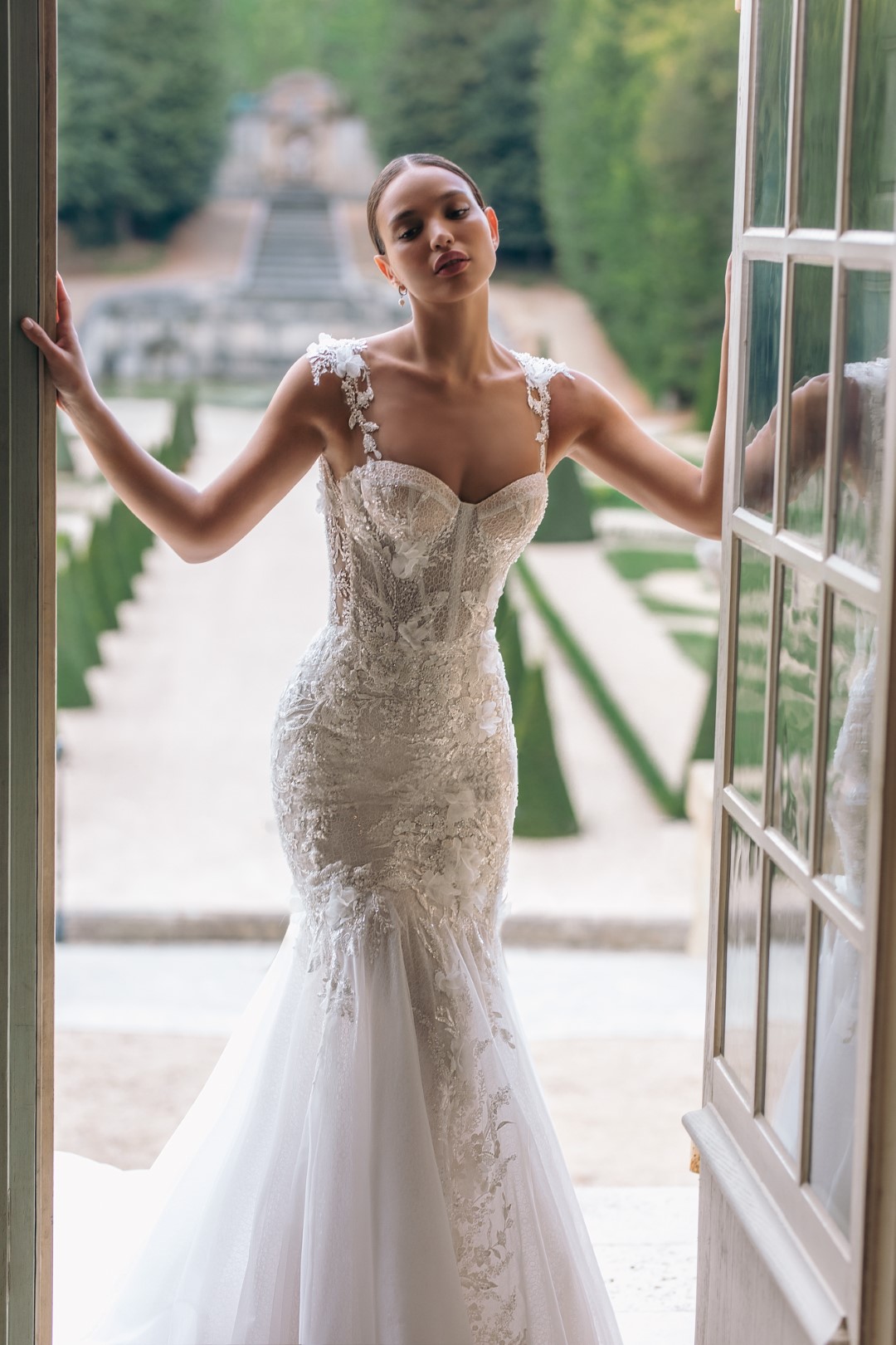 2024 Chic Embroidery Lace Sweetheart Mermaid Wedding Dress With spaghetti straps Sleeveless Beading 3D Flowers Trumpet Bridal Gowns With Illusion Back