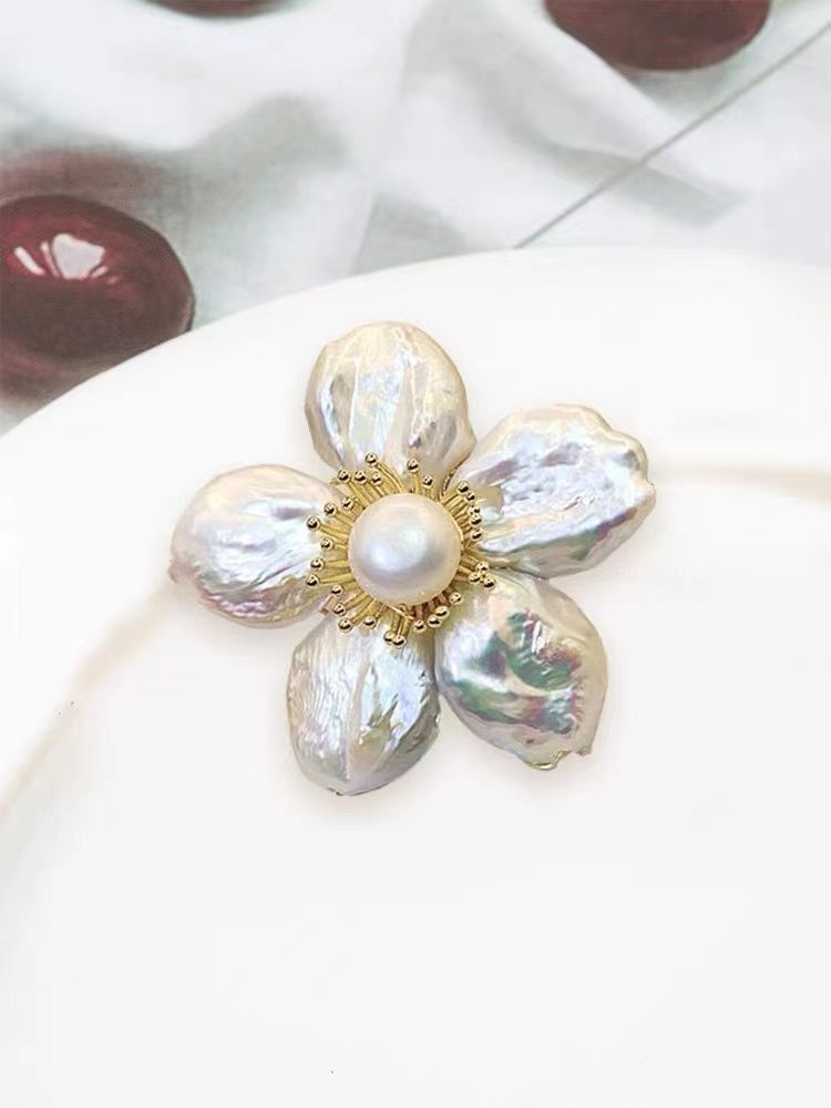Luxury Baroque Pearl Flower Brooch High-grade Suit Pin Temperament Socialite Accessories