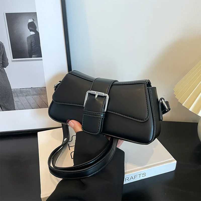 Solid color leather cross body bag suitable for luxury brand underwear and shoe bags fashionable designer handbags and wallets Y250318