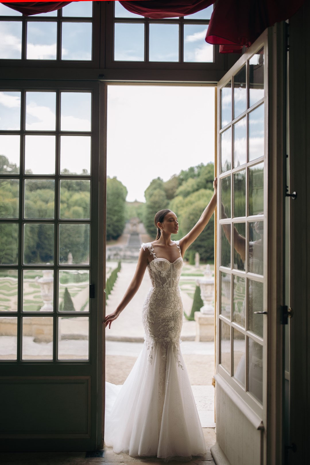 2024 Chic Embroidery Lace Sweetheart Mermaid Wedding Dress With spaghetti straps Sleeveless Beading 3D Flowers Trumpet Bridal Gowns With Illusion Back