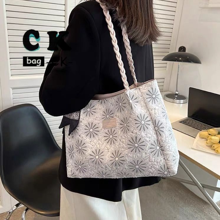 leisure CUVEA KORRES New Large Capacity Red New Fashion Winter Single Shoulder trend Leisure Multi functional Commuter Handbag Designer Bag