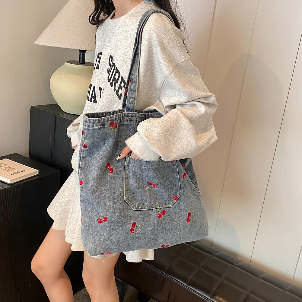 Denim Cherry Tote Bag Women Aesthetic Tote Handbag Purse for Women Cute Retro Shoulder Bag Female Large Capacity Shopping Bag 241118