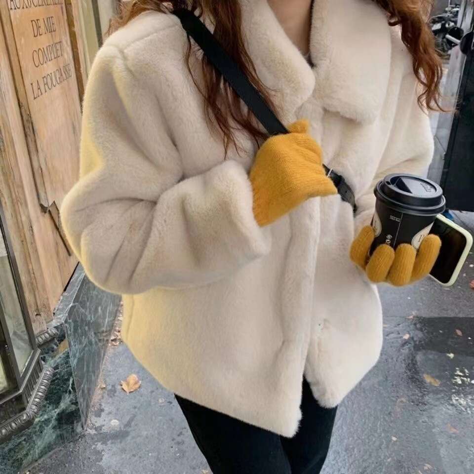 Autumn winter new Korean version faux fur short style square neck plush jacket for women, loose thick, not shedding fur, fashionable and versatile