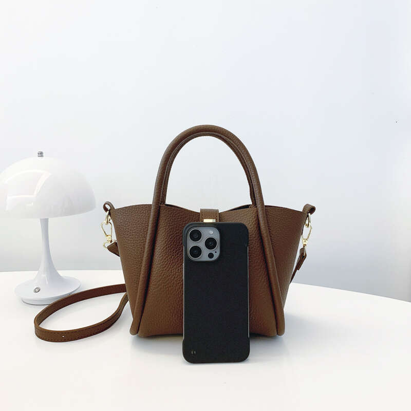 brand new large capacity shoulder high-end women's Fashion niche leisure handbag ladies crossbody bag