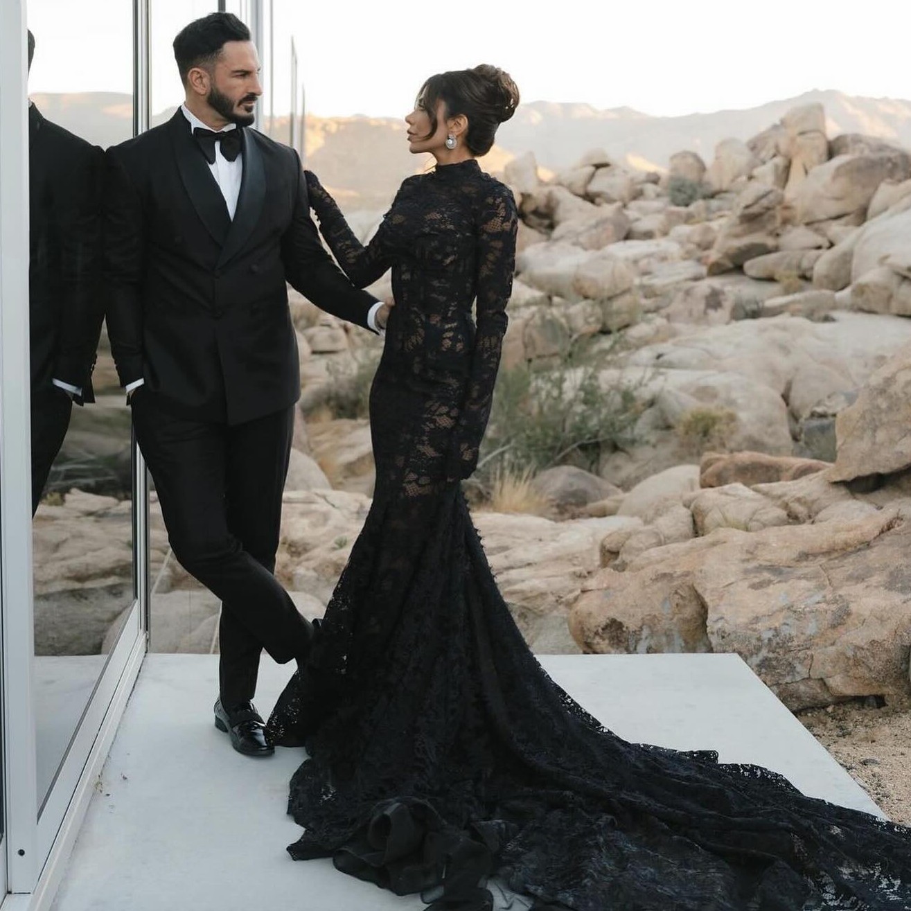 Black Mermaid Lace Wedding Dresses Backless Long Sleeves Bridal Gowns High Necke Sweep Train Vestido De Novia