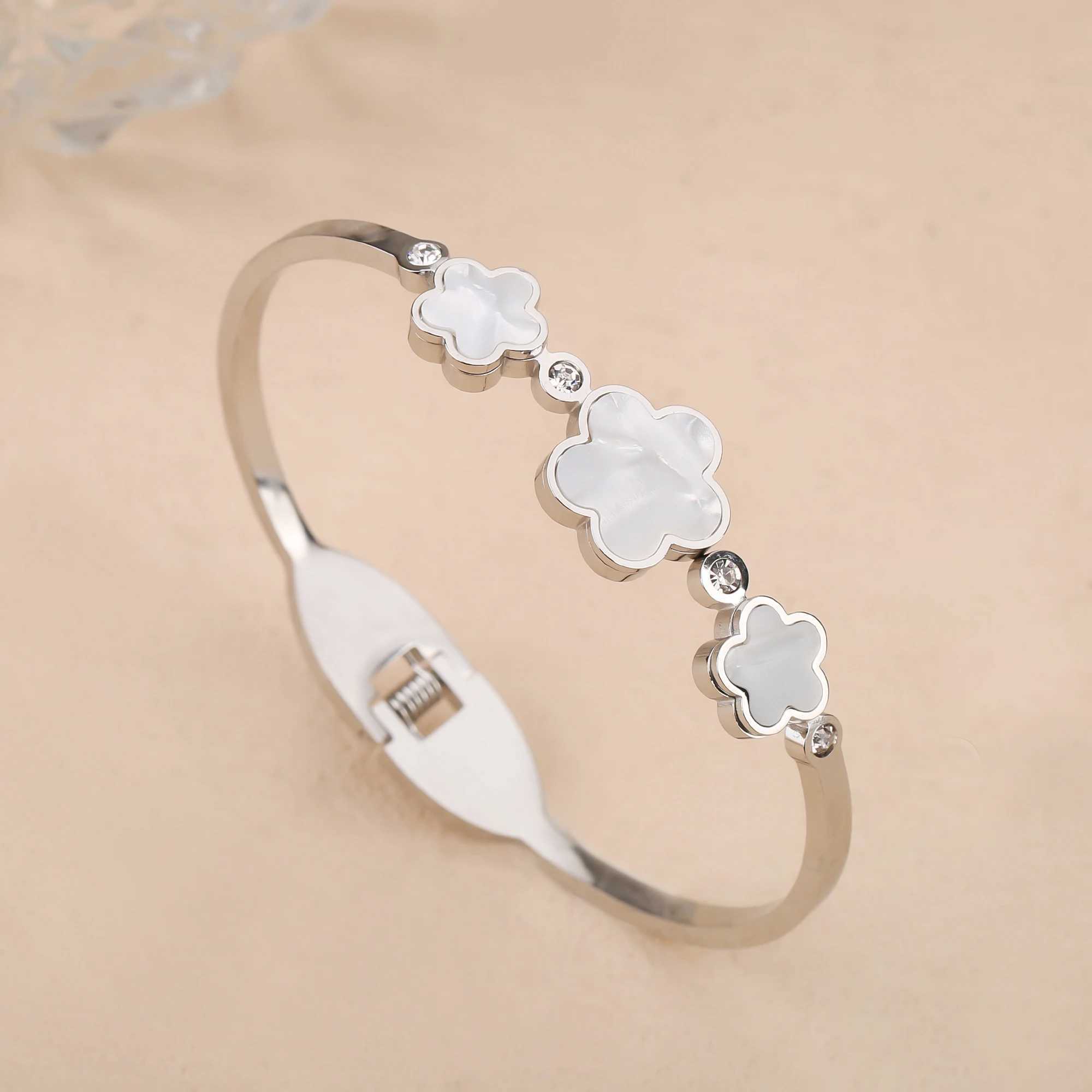 Bangle Simple stainless steel white shell five leaf flower bracelet classic clover wrist jewelry luxurious womens party gift H241119