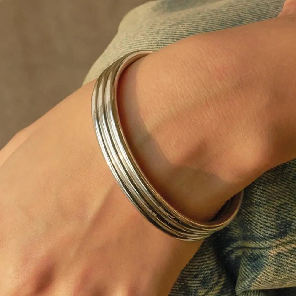 Fashionable stainless steel bracelet suitable for womens round minimalist elegance gold bracelet accessories jewelry 241120