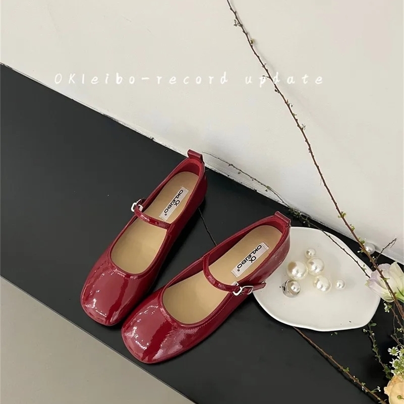 Flat Bottom Mary Jane French Retro One e Buckle Red Womens Patent Leather Ballet Shoes Trend Size 33-44 241118