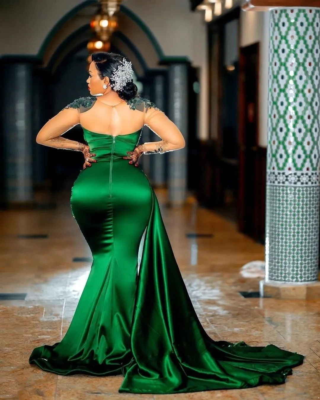 Arabic Aso Ebi Dark Green Mermaid Evening Dresses Sheer Long Sleeve Lace Appliques Jewel Neck Prom Gowns Formal Party Second Reception Dress Plus Size