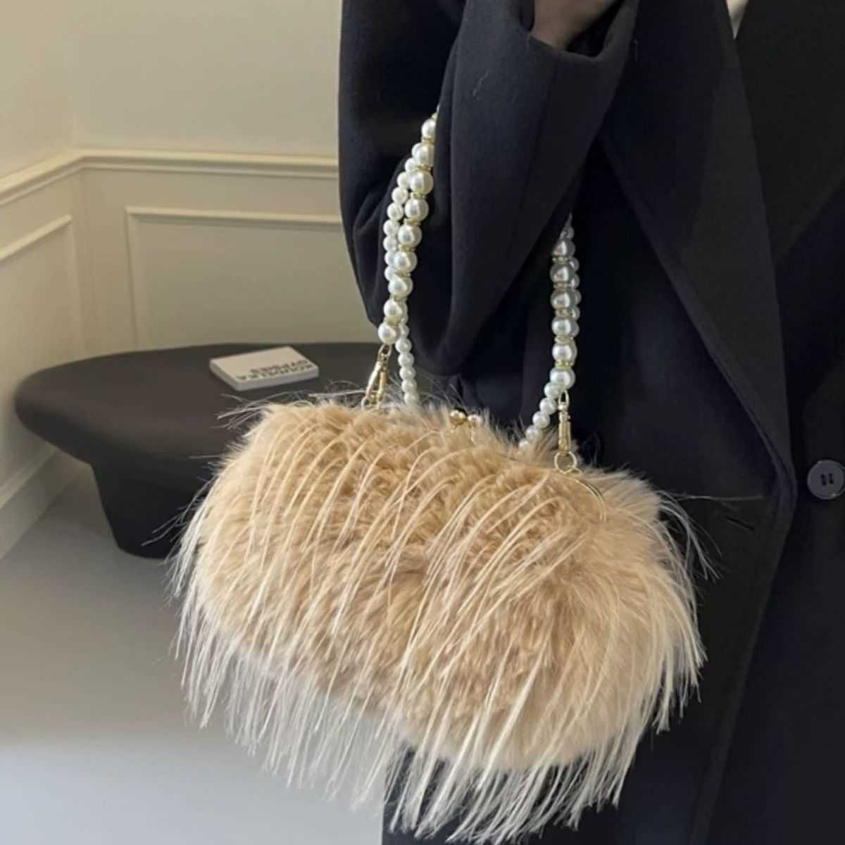 Pearl Chain Plush Bag Plush Bag Tassel Plush Handbag Versatile Single Shoulder Crossbody Bag 241120