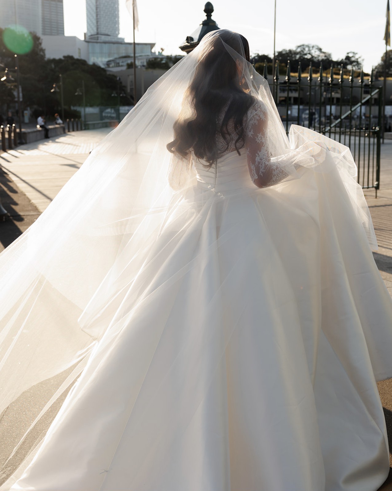 Fabulous Satin Ball Gown Wedding Dresses Lace Neck Long Sleeve Church Wedding Gown Princesas Vestidos De Mariage Puffy Skirt