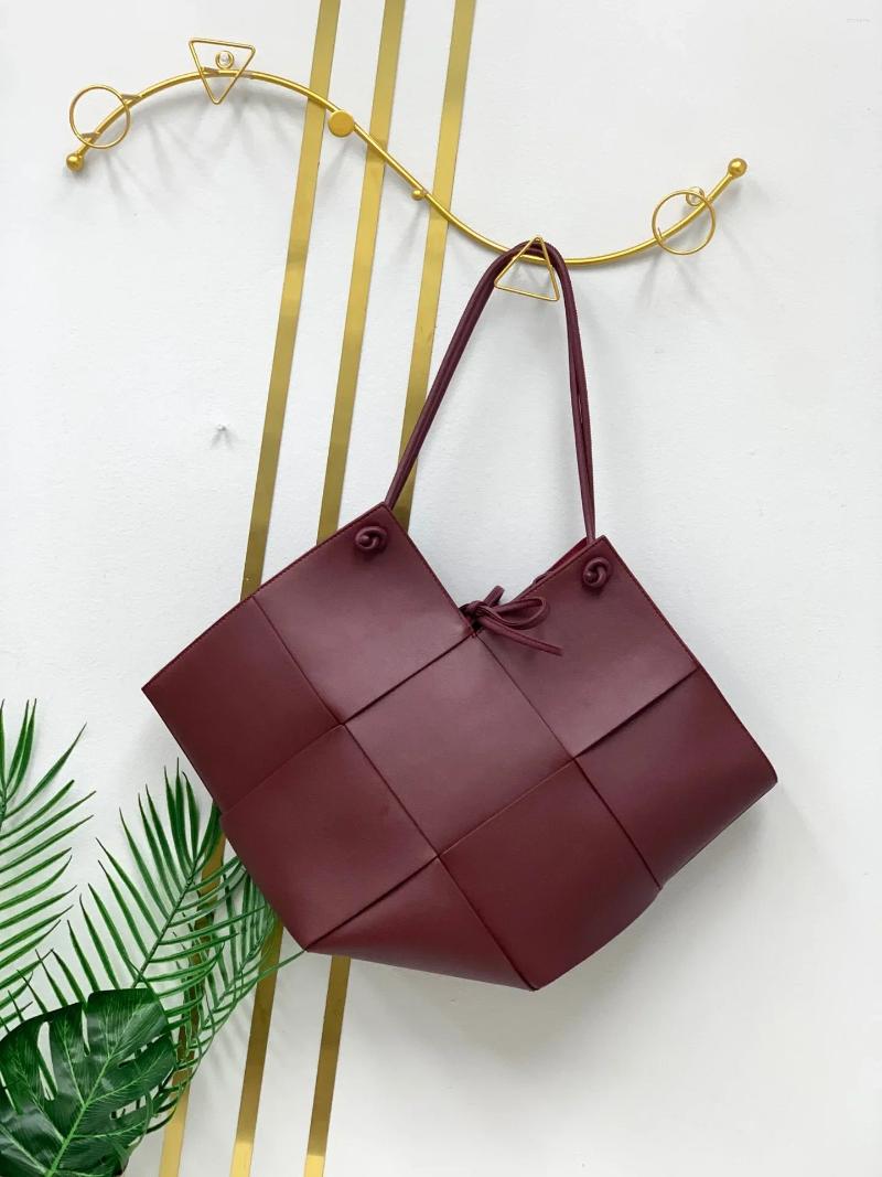 2025S designer Western Style Handbags Chic Genuine Leather Shoulder Underarm Bag for Women - Simple and Stylish Daily Companion Handbag shoulder women