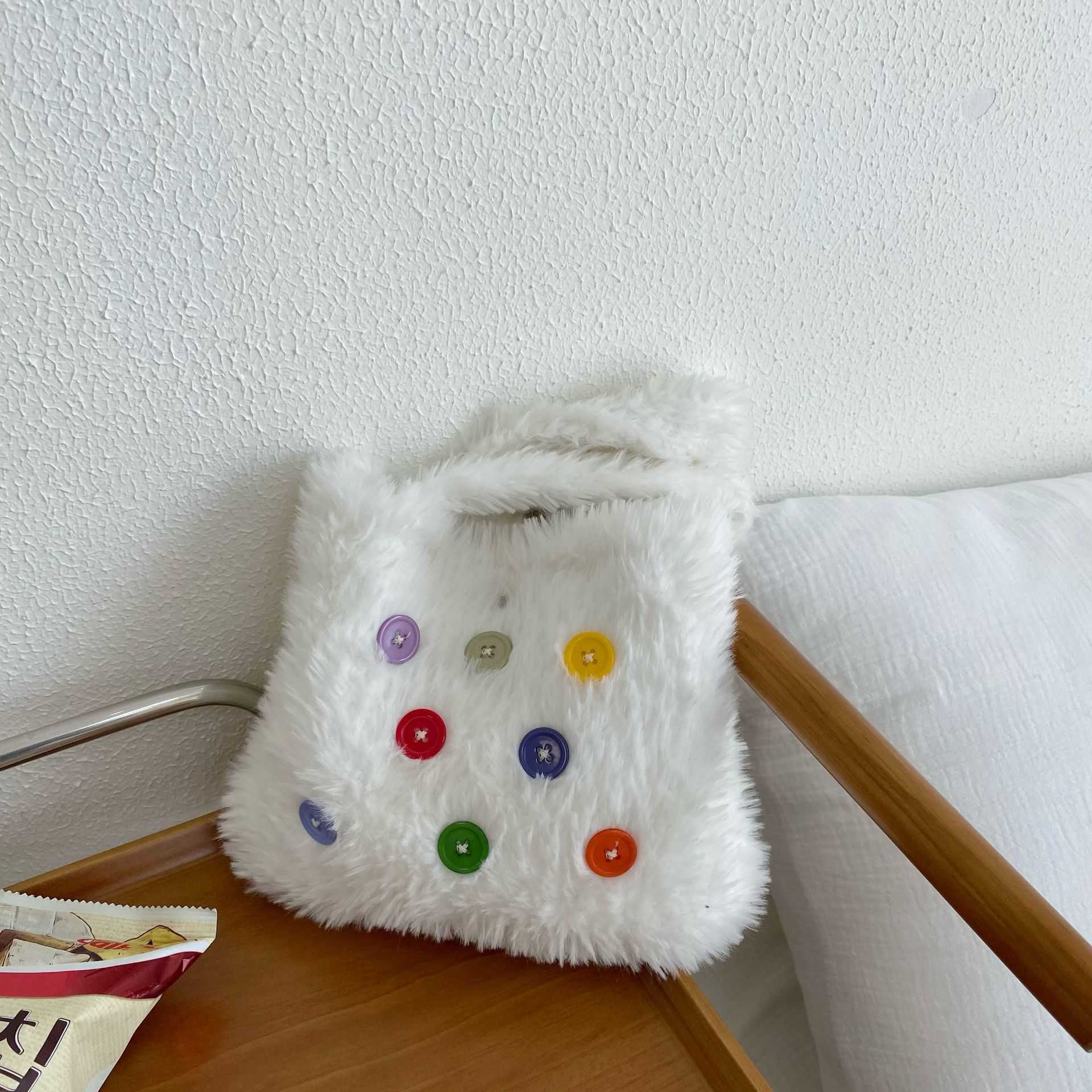 2023 new plush small handbag, female internet celebrity button, niche Korean version, minimalist temperament, hand-held bag 241120