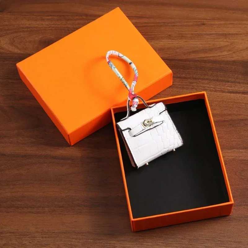 Keychains Lanyards 2024 Mini Bag Pendant Crocodile Pattern Exquisite Variation High end Earplug Red Mouth Charter Keychain H241119